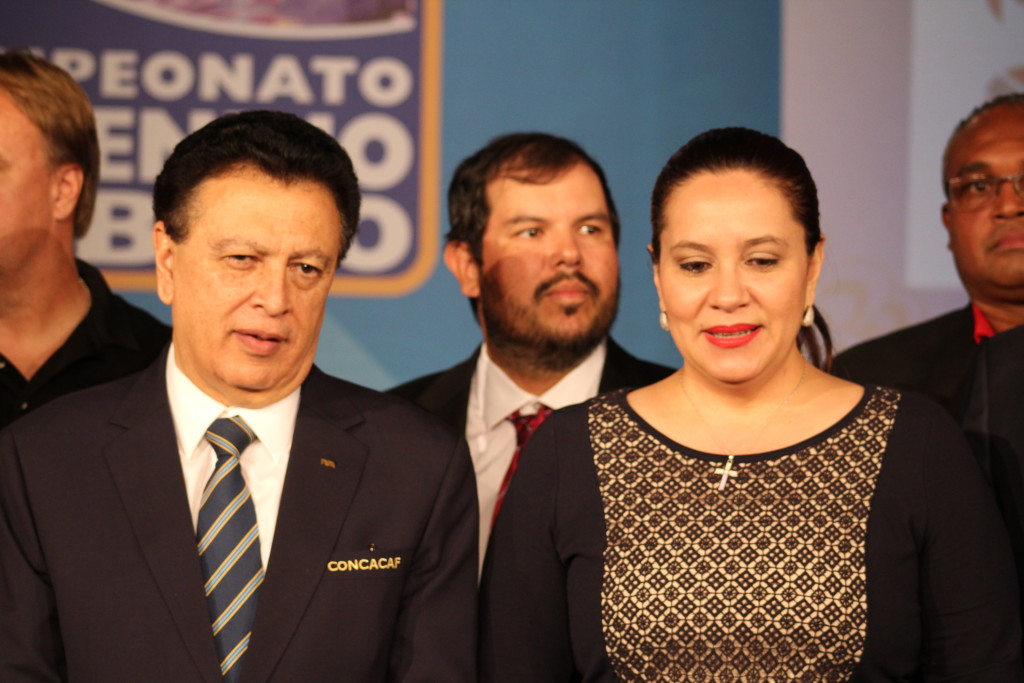 Alfredo Hawit junto a la primera dama de Honduras, Ana de Hernández. Foto HSI/R. Germer