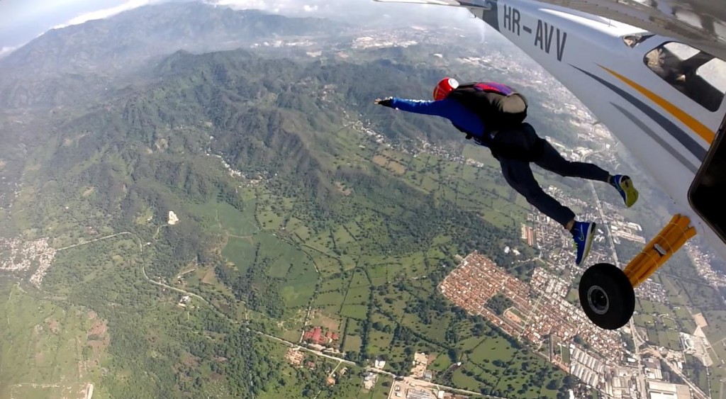 Una experiencia sin igual saltar desde 5,000 pies de altura.