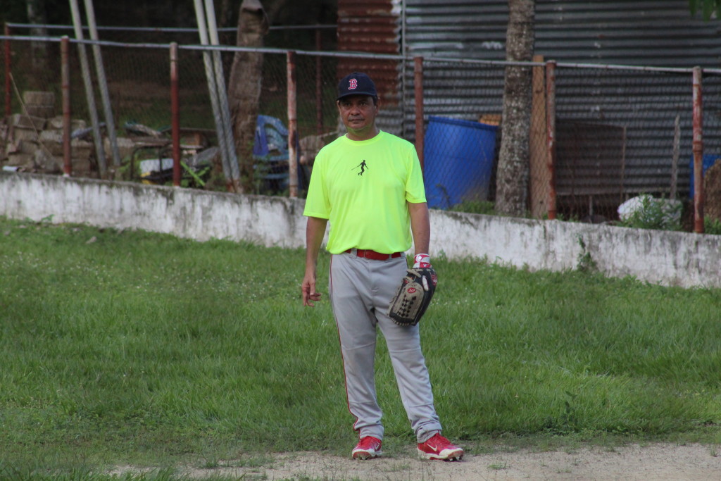 Danilo Dubón, padre de Mauricio, también fue parte del juego. Foto HSI/R. Germer
