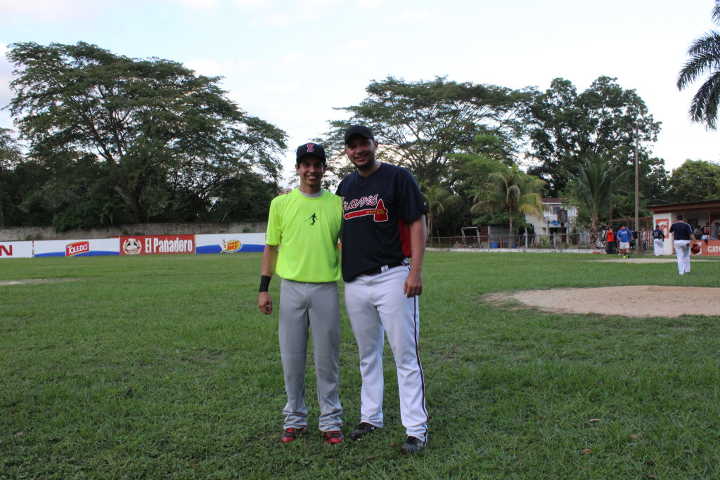 Mauricio Dubón y Mariano Gómez, capitanes de sus equipos. Foto HSI/R. Germer