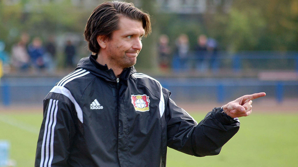 Peter Hyballa, es un técnico joven de 40 años que dirige las menores del Bayer Leverkusen.