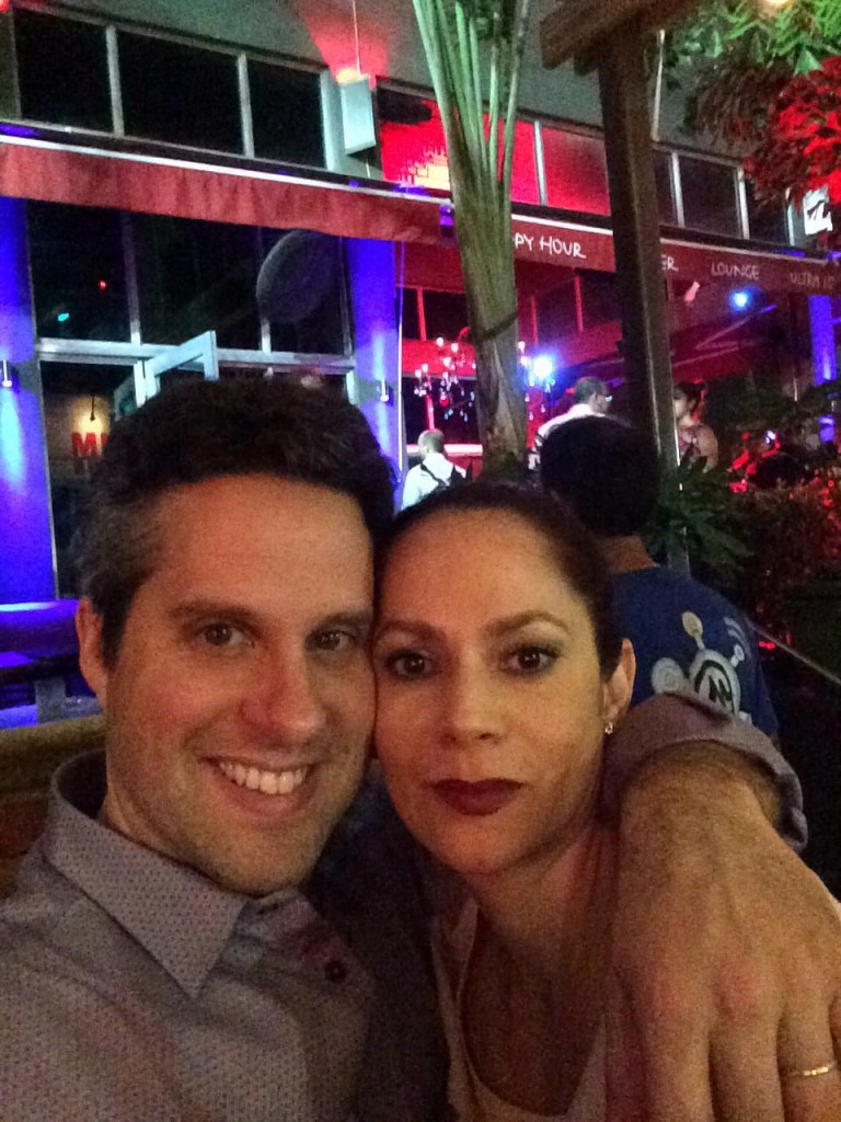 Copán con su esposa en un restaurante en Miami, Florida.