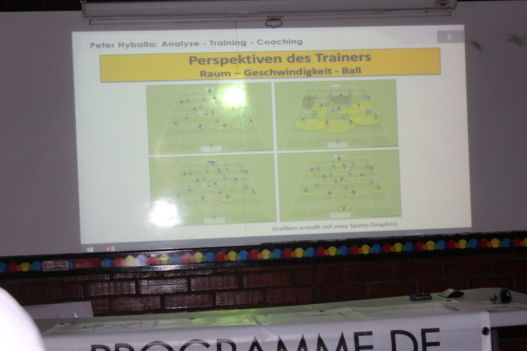 Diapositiva que muestra las formas de analizar un parado táctico. Foto HSI/A. Alcerro