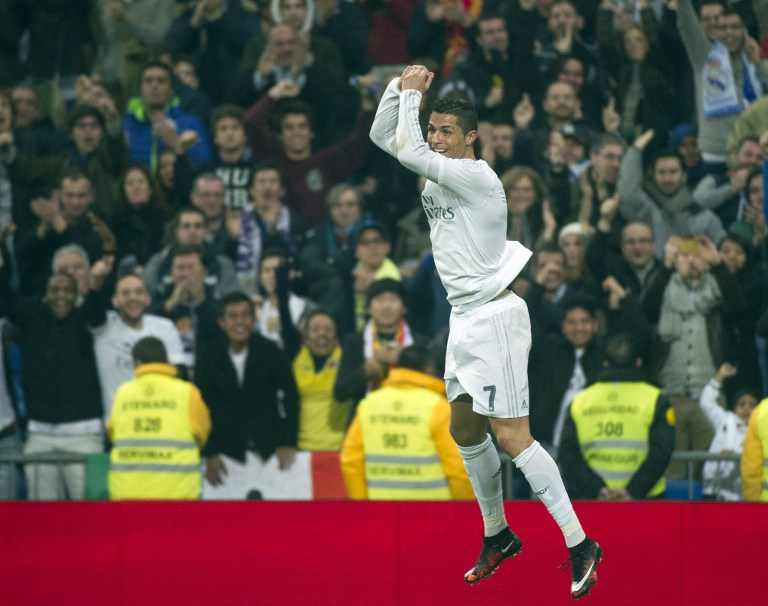 Cristiano Ronaldo alcanzó a Luis Suárez en el liderato de goleo de España. Foto AFP