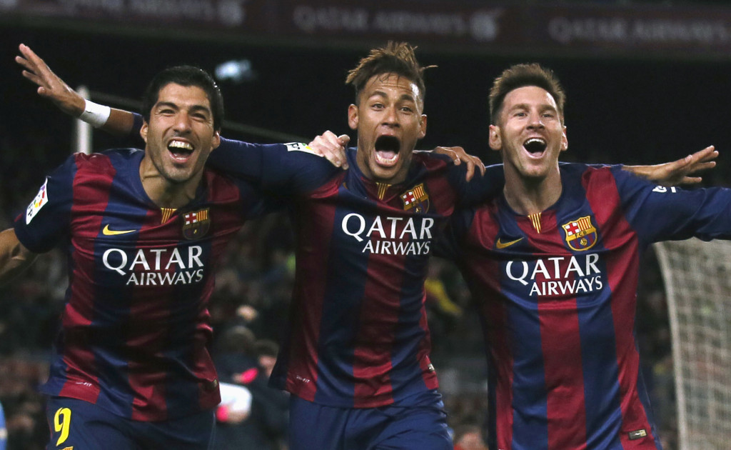 Luis Suárez, Neymar y Lionel Messi celebran el triunfo sobre el Atlético Madrid. Foto Reuters/A. Gea