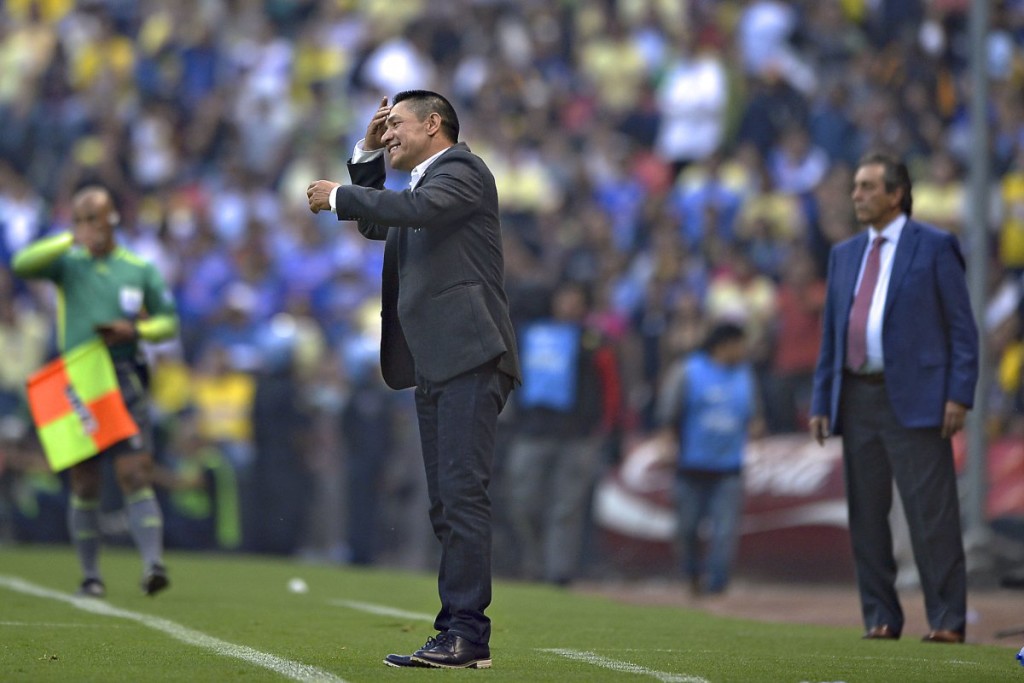 Ignacio Ambriz se responsabilizó por el empate 3-3 contra el Cruz Azul. Foto TVA