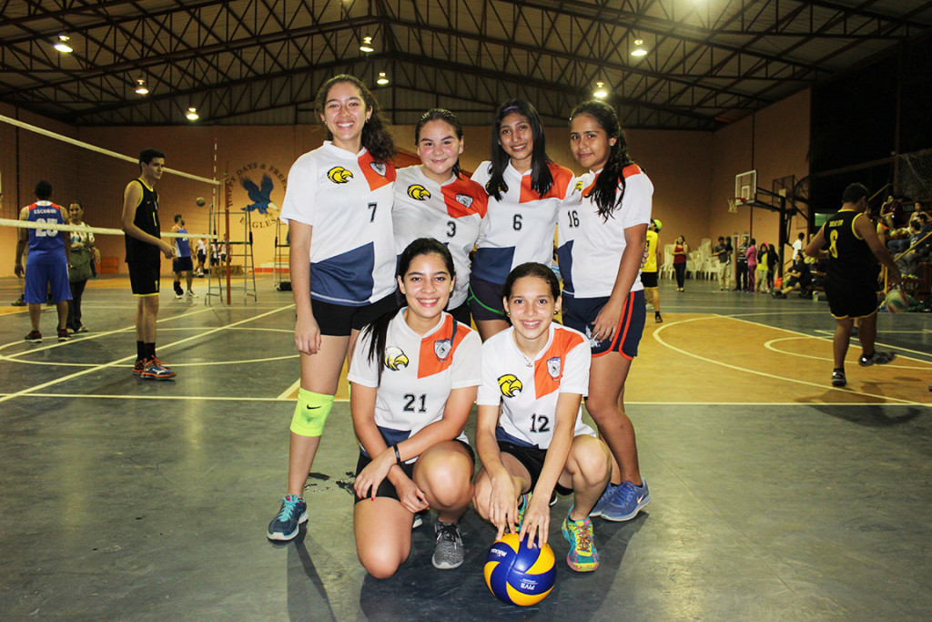 El equipo de la Freedom de Voleibol. Foto HSI