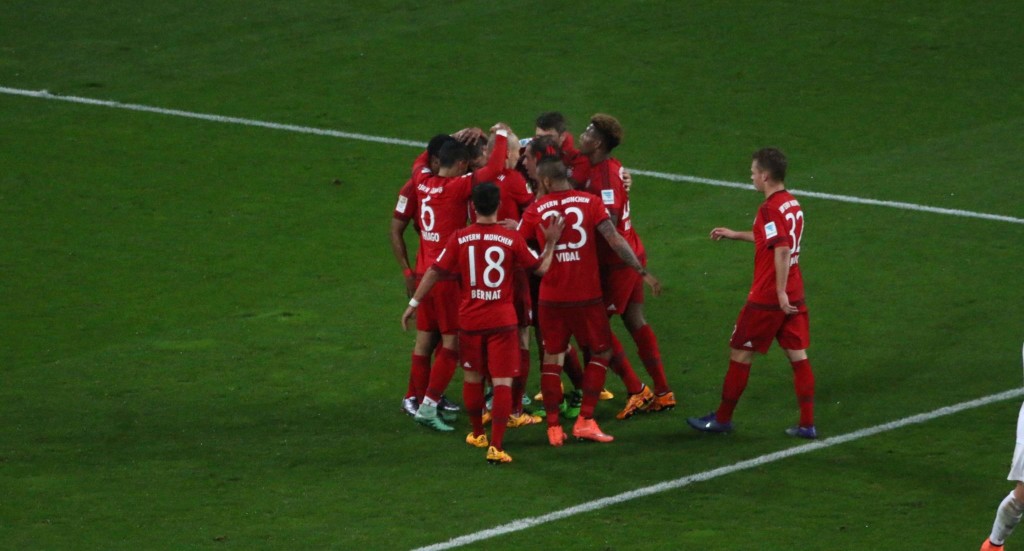 Celebración del primer gol del Bayern por "LewanGolski", su "Torleador". Foto FCB