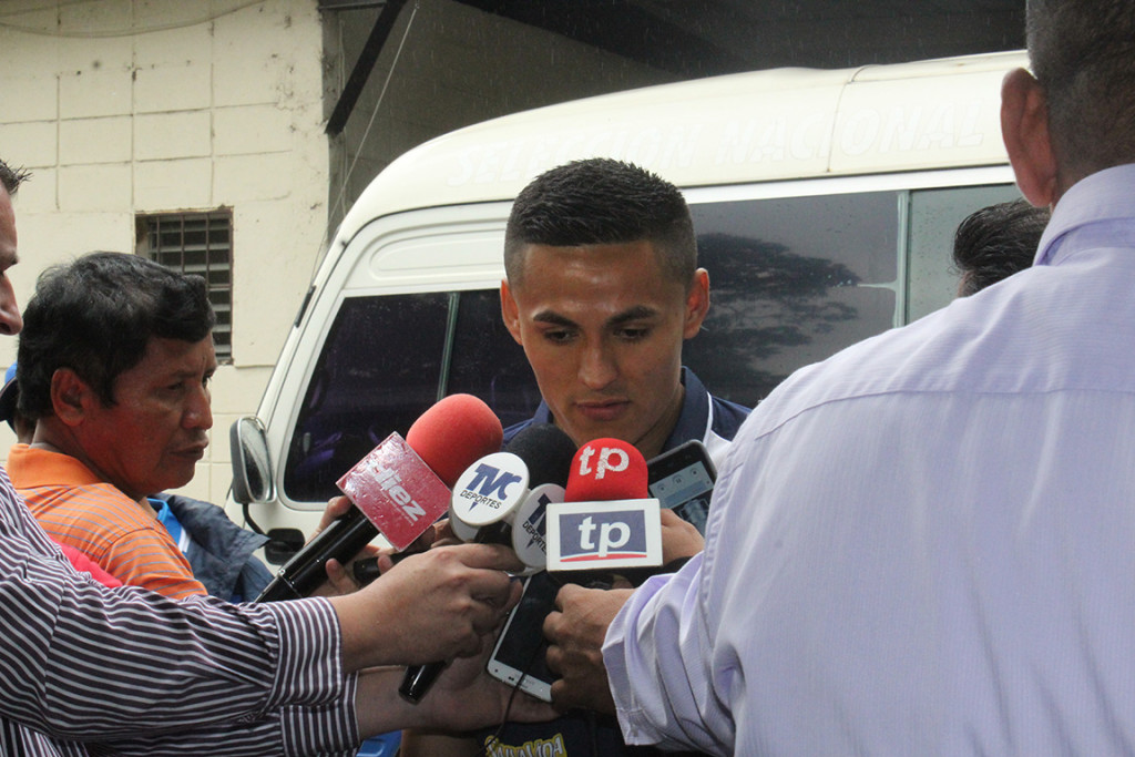 Andy Najar al atender a los medios de comunicación. Foto HSI/L. Andino