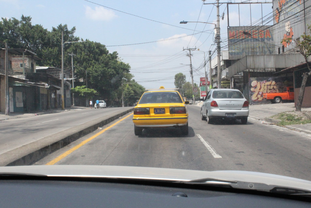 Un taxista nos ayudó a salir de El Salvador cuando nos perdimos por última vez. Foto HSI