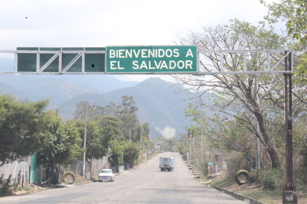 Justo después de hacer migracion comenzamos el recorrido hacia San Salvador. Foto HSI