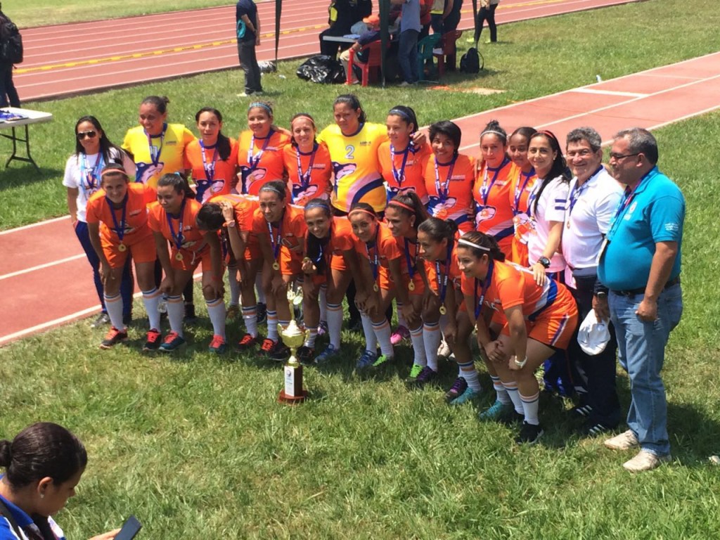 Las chicas de la UPNFM se llevaron el oro en fútbol. Foto HSI/A. Pineda