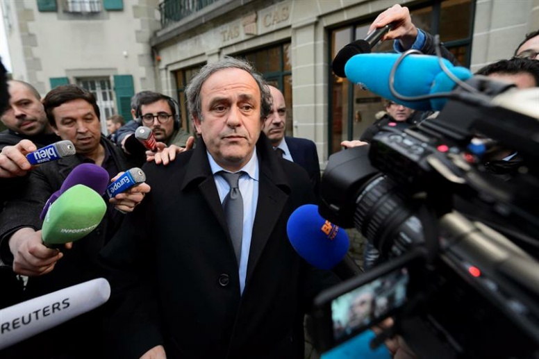 Platini reclama a UEFA pago de salarios atrasados y gastos legales