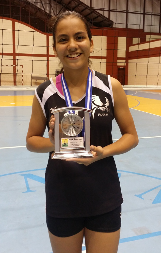 María Murcia, MVP de la rama femenil. Pequeña de edad pero grande en juego,.