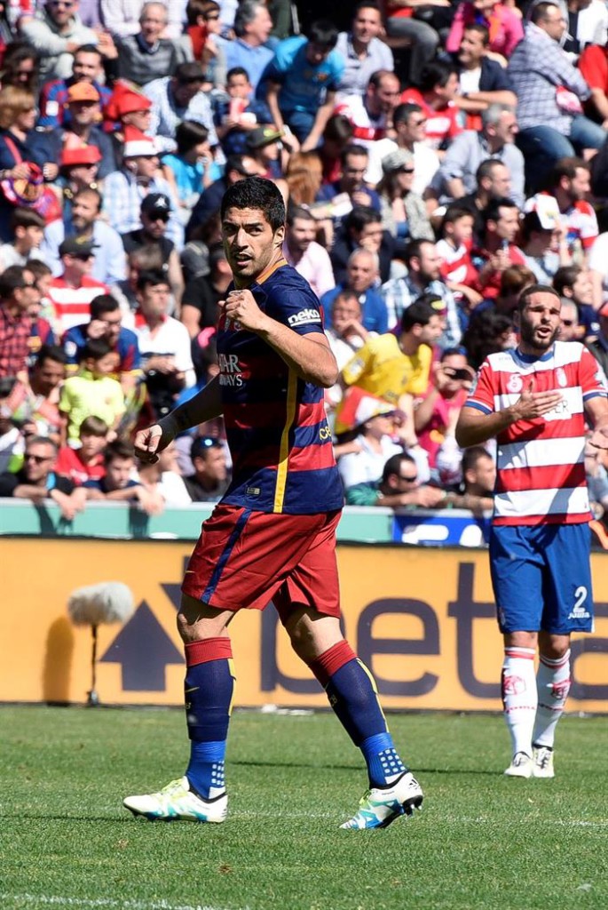 Luis Suárez hace al Barcelona bicampeón en España