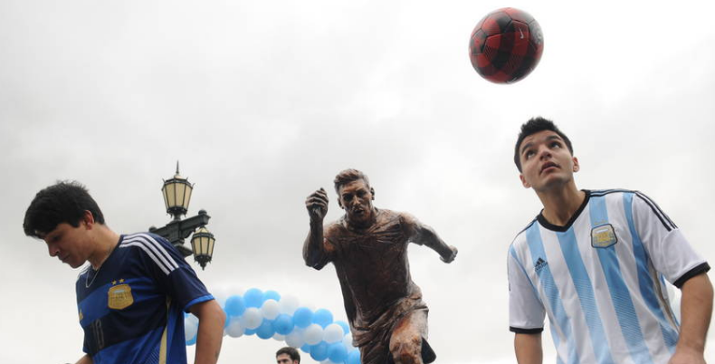Estatua de Messi, homenaje y pedido para que no deje la AlbicelesteEstatua de Messi, homenaje y pedido para que no deje la Albiceleste