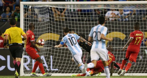 Messi guía a Argentina a cuartos de Copa América