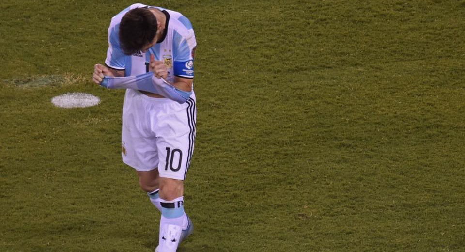 Lionel Messi renuncia a la Argentina tras perder la final