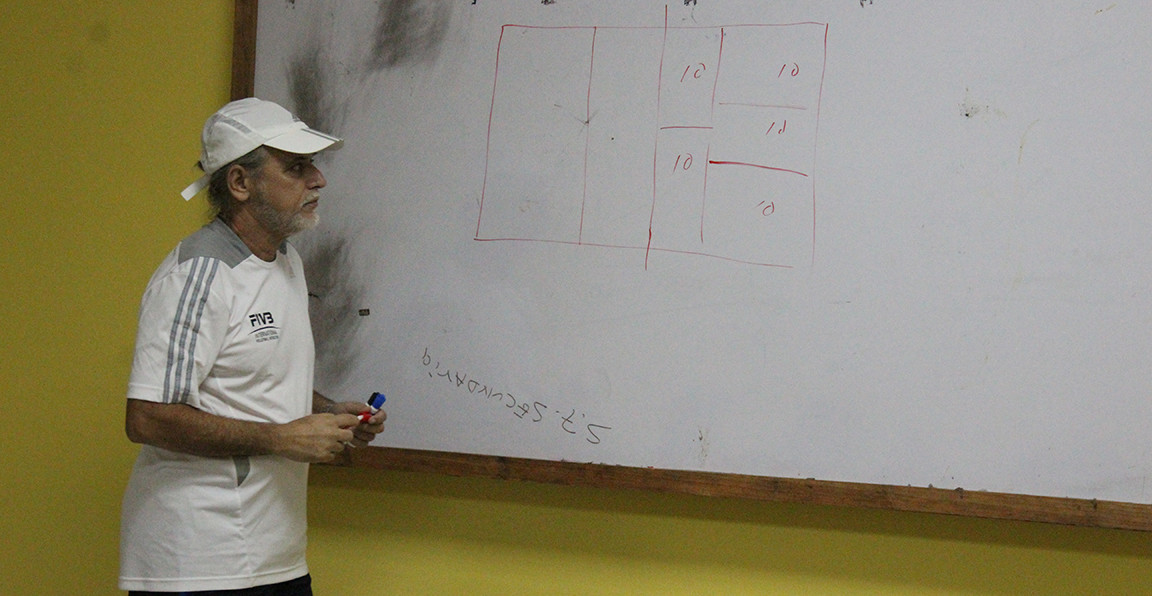 Reconocido instructor de la FIVB actualiza a entrenadores hondureños