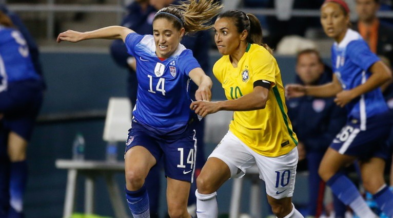 Marta y Formiga lideran selección brasileña de fútbol femenino en Rio