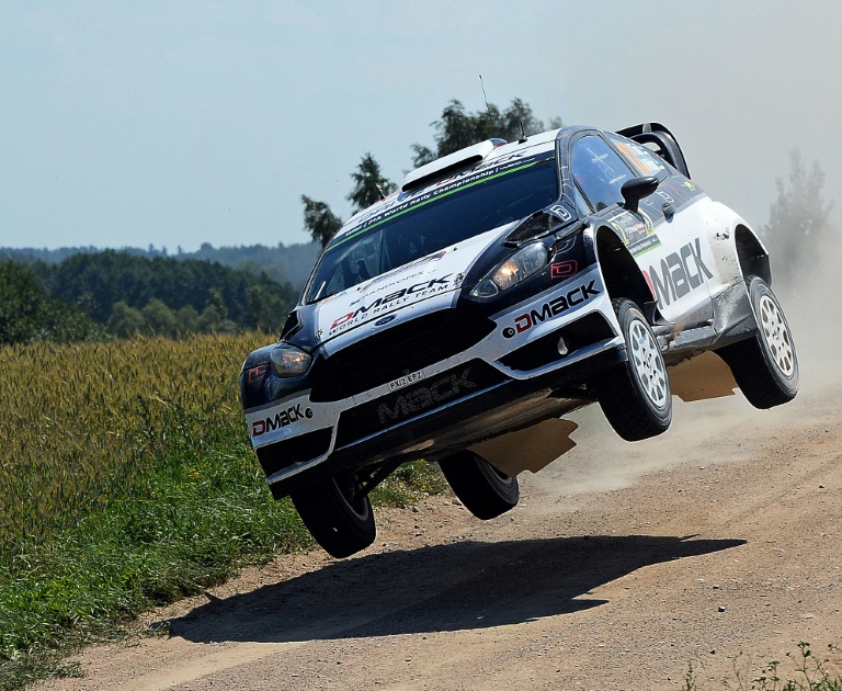 Tanak se mantiene líder del Rally de Polonia tras segunda jornada