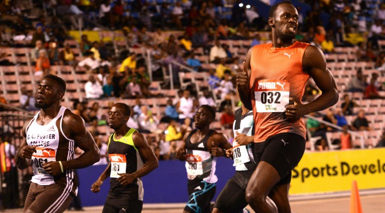 Un Bolt lesionado inicia una contrarreloj para llegar a Rio-2016