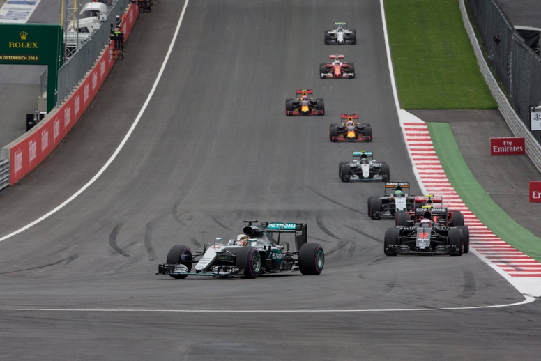 Hamilton le recorta puntos a Rosberg al ganar GP de Austria