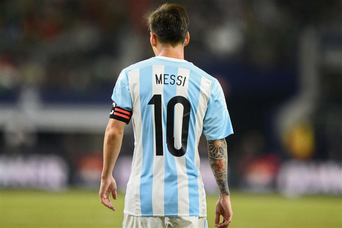 Messi recibiría cuatro juegos de sanción rumbo a Rusia. Argentina en problemas