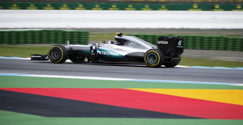 Rosberg lidera los primeros entrenamientos libres en Alemania