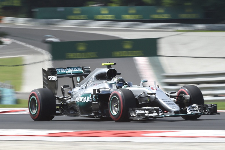 Rosberg se lleva la pole en Hungaroring