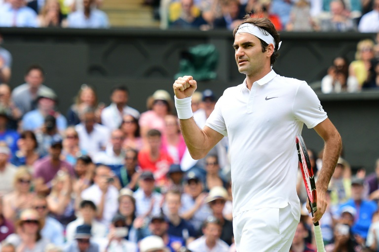 Federer avanza a cuartos de Wimbledon, Radwanska eliminada