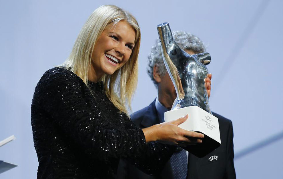La noruega Ada Hegerberg, mejor jugadora de Europa, a la par de CR7