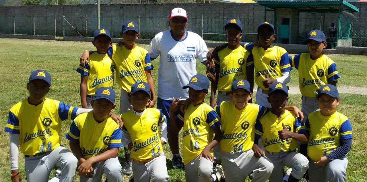 Club Águilas realiza Mini Feria de Béisbol Infantil en honor a Mario Portillo