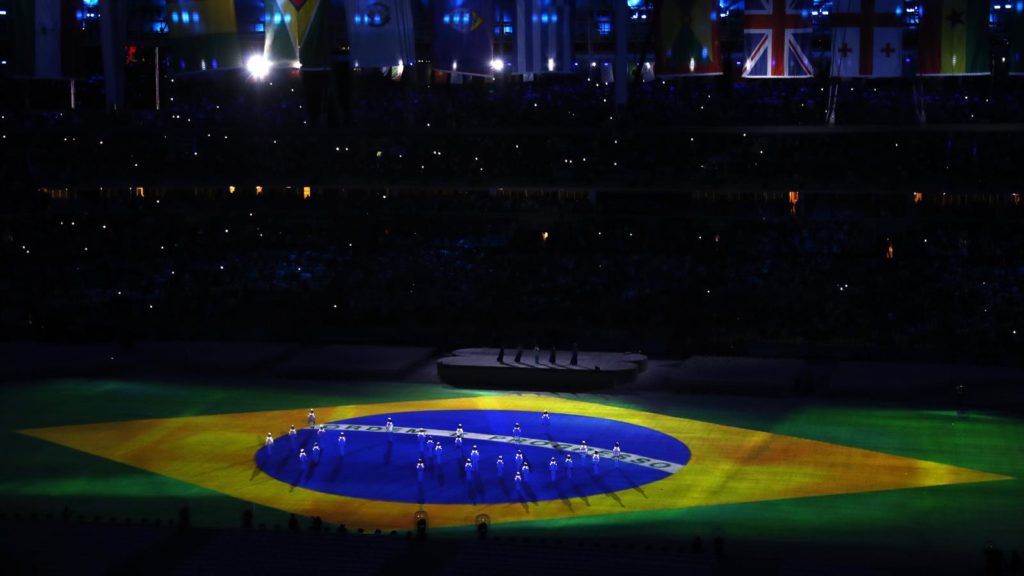 La bandera de Brasil diciendo adiós simbólico al mundo. Foto Rio/Getty