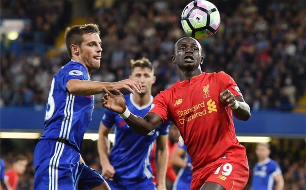 azpilicueta-y-mane-en-un-lance-del-partido-entre-el-chelsea-y-el-liverpool