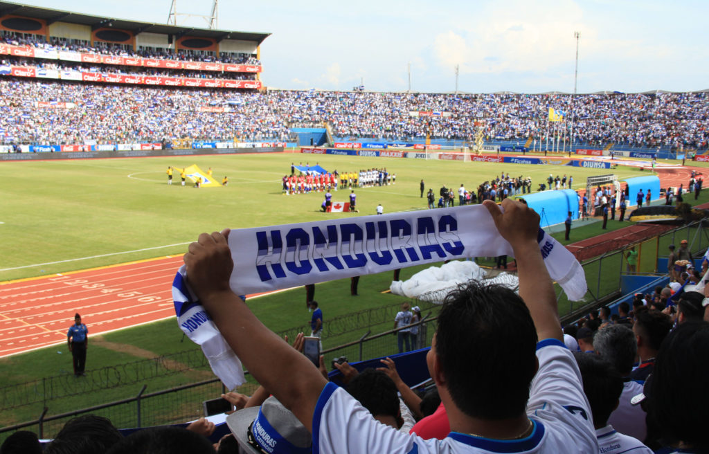 Honduras no estará sola. Muchos aficionados viajaron a México para apoyar la Bicolor. Foto HSI/Enrique Ordoñez