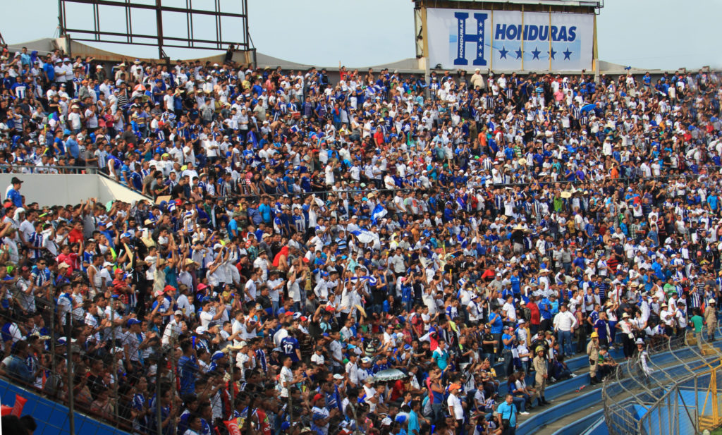 Honduras contó con estadio lleno, factor positivo. El Azteca veremos como luce. Foto HSI/Enrique Ordoñez
