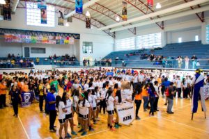 Gran afluencia de estudiantes antes de comenzar los Juegos de la Juventud 2016. Foto Unitec