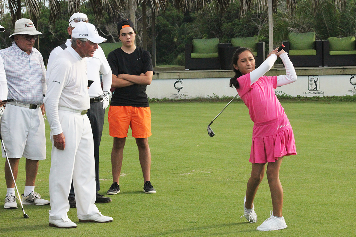 Daniela Ramos, la niña que quiere con el golf poner en alto el nombre de Honduras