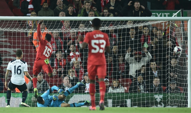 Dos goles de Sturridge meten al Liverpool en cuartos de final de la EFL Cup