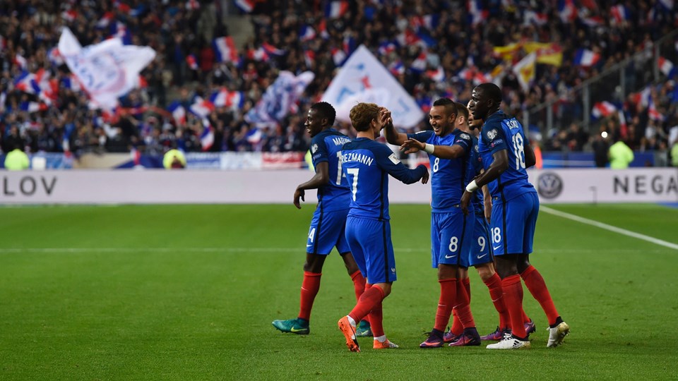 Resumen europeo: Francia golea a Bulgaria; Suiza vence sobre la hora a Hungría