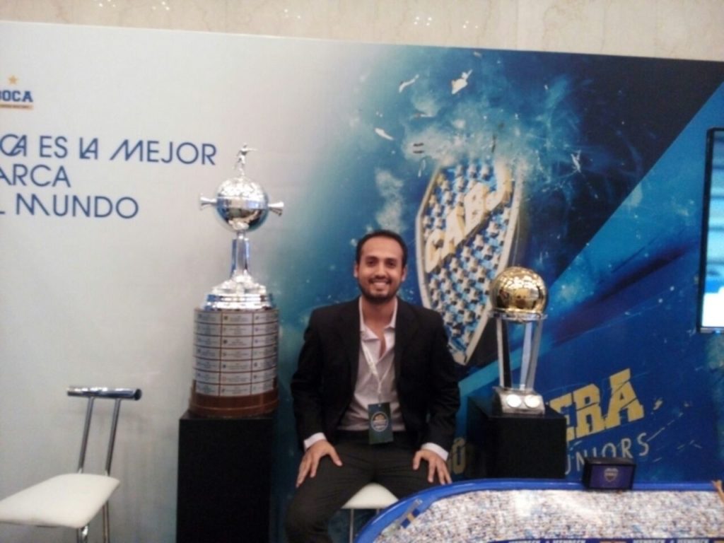 Junto a dos trofeos de Boca, Libertadores y Sudamericana. 