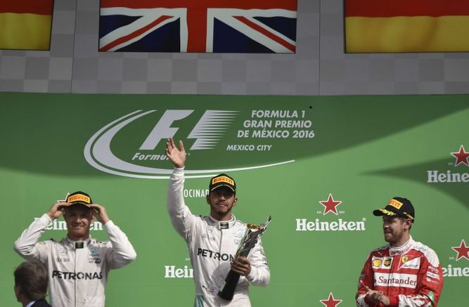 Lewis le acorta distancia a Rosberg; polémica entre Vettel y Red Bull en GP de México