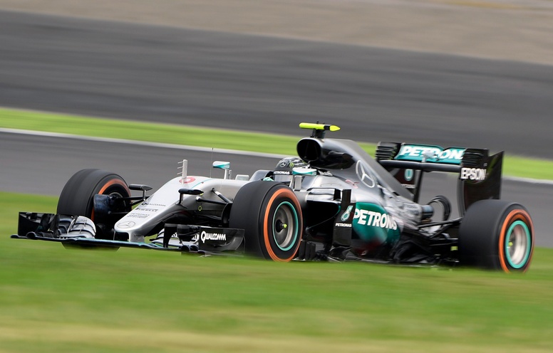 Nico Rosberg gana en Suzuka y distancia más a Lewis Hamilton