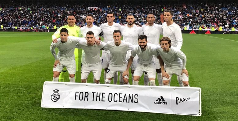 Un 'blanco" Real Madrid hace gala de "suerte" para llegar imbatido al clásico español