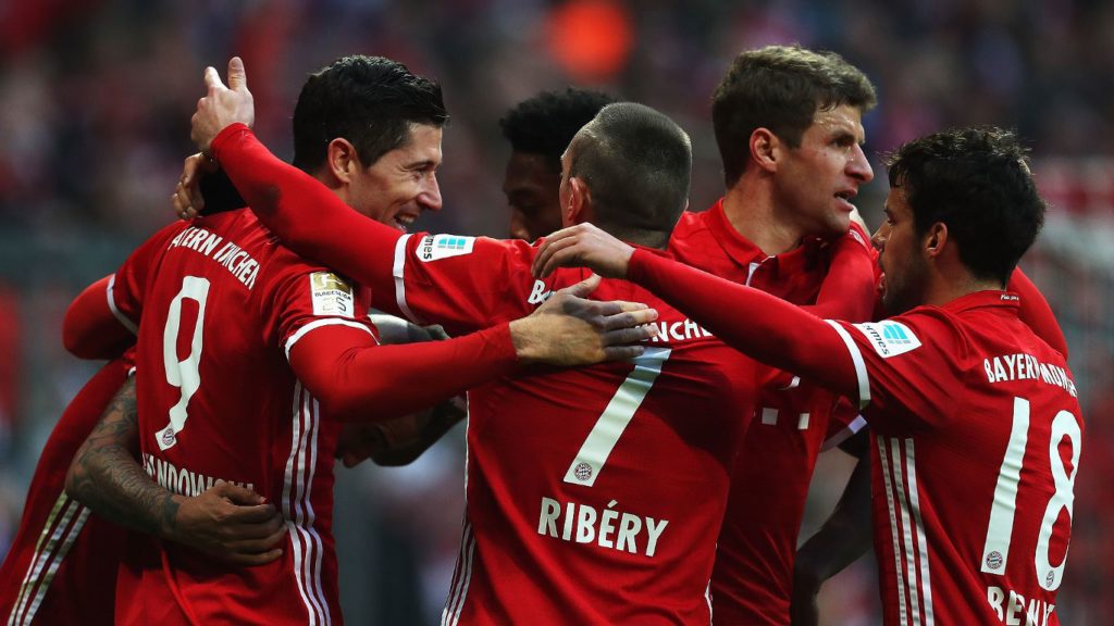 Un Bayern insaciable golea a los 'Lobos' y se queda con la cima de la Bundesliga