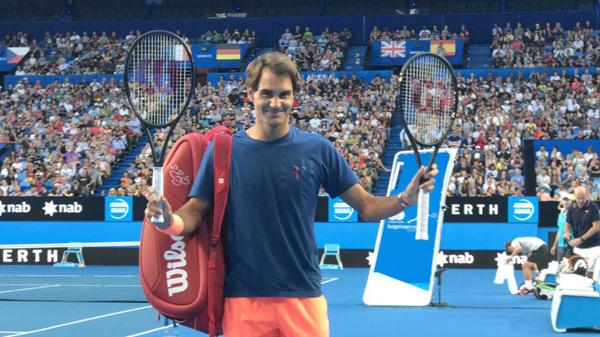 Roger Federer vuelve a entrenar previo a su debut en la Copa Hopman