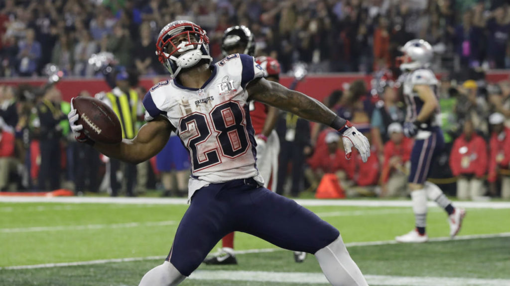 James White hizo el touchdown de la victoria para los Patriots. Foto AP/NFL