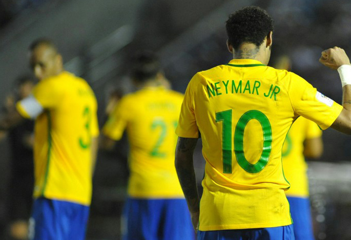 La Brasil de Neymar pasea por Uruguay su liderato a base goles