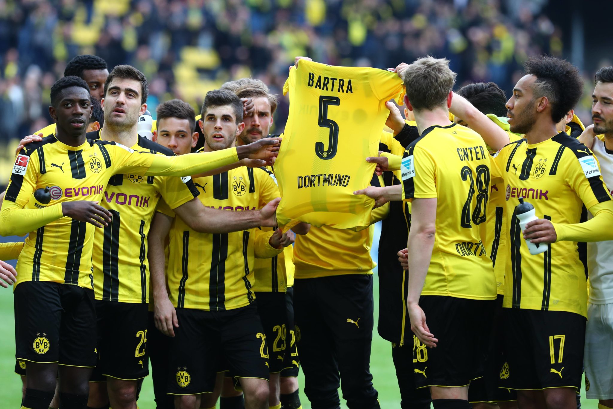 Con apoyo total a Bartra, Borussia Dortmund da cuenta del Eintracht de Marco Fabián